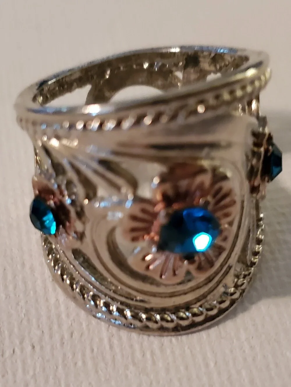 Faux Silver Floral Statement Ring with Teal Blue Crystals‎ Size 7 NWOT